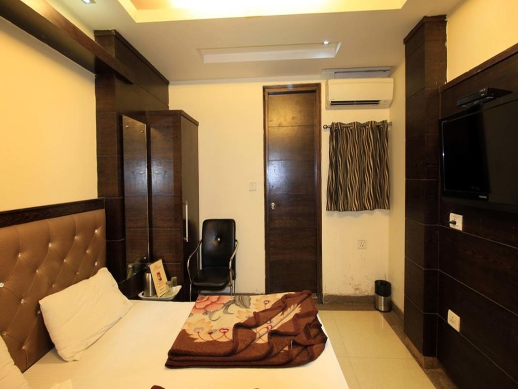 Adb Chander Palace Hotel 2*
